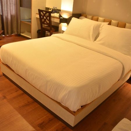 Hotel Aura Шилонг Екстериор снимка