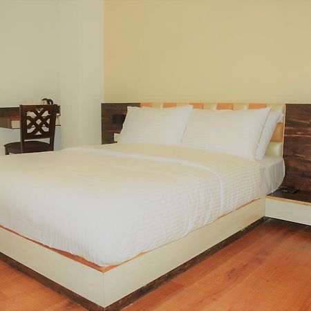 Hotel Aura Шилонг Екстериор снимка
