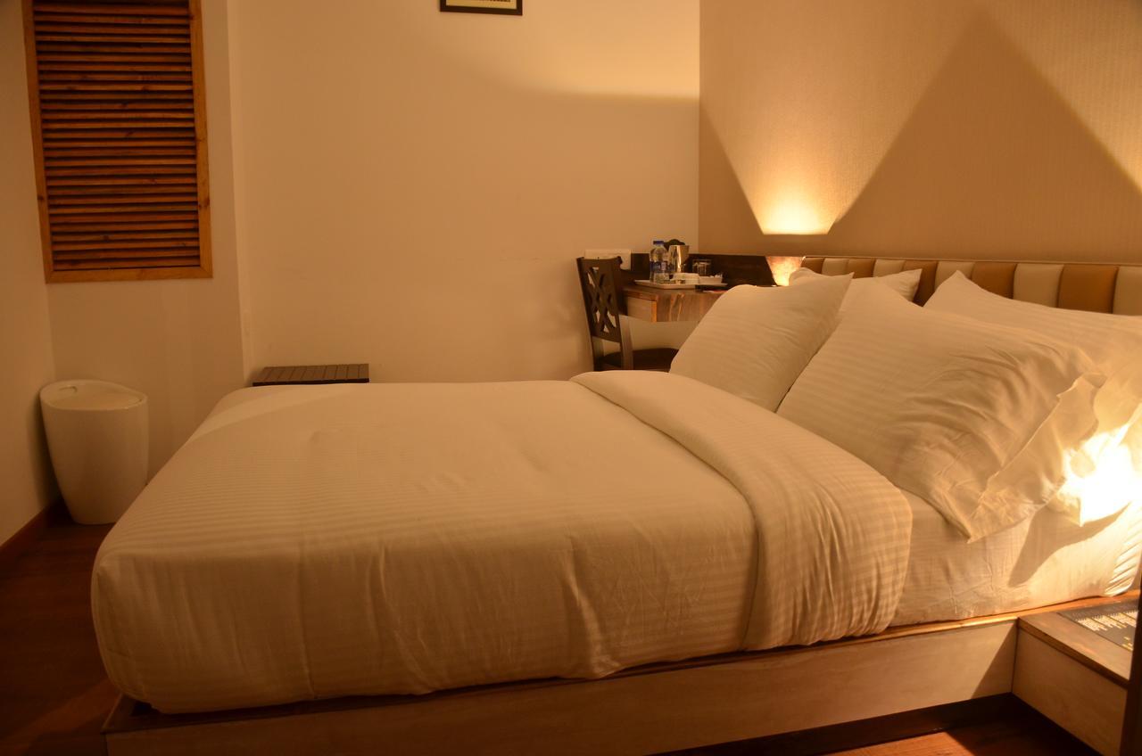 Hotel Aura Шилонг Екстериор снимка