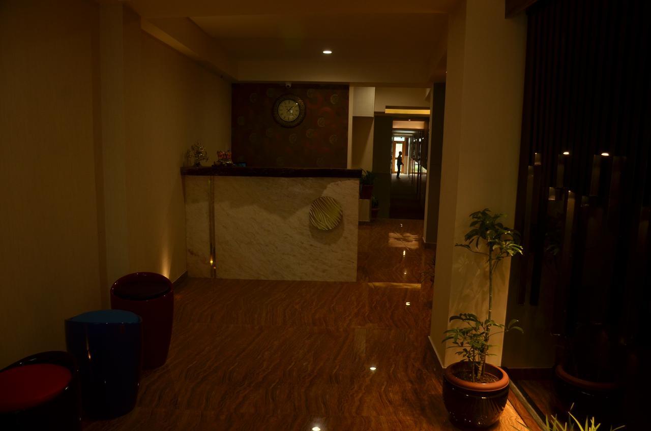 Hotel Aura Шилонг Екстериор снимка