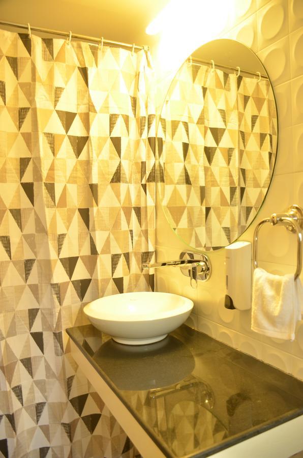 Hotel Aura Шилонг Екстериор снимка