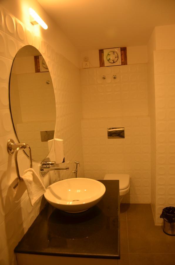 Hotel Aura Шилонг Екстериор снимка