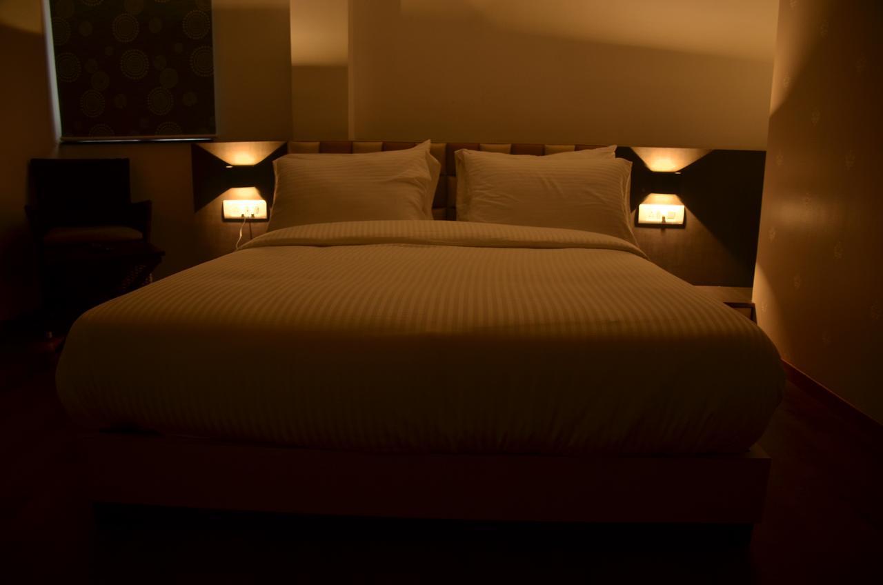 Hotel Aura Шилонг Екстериор снимка
